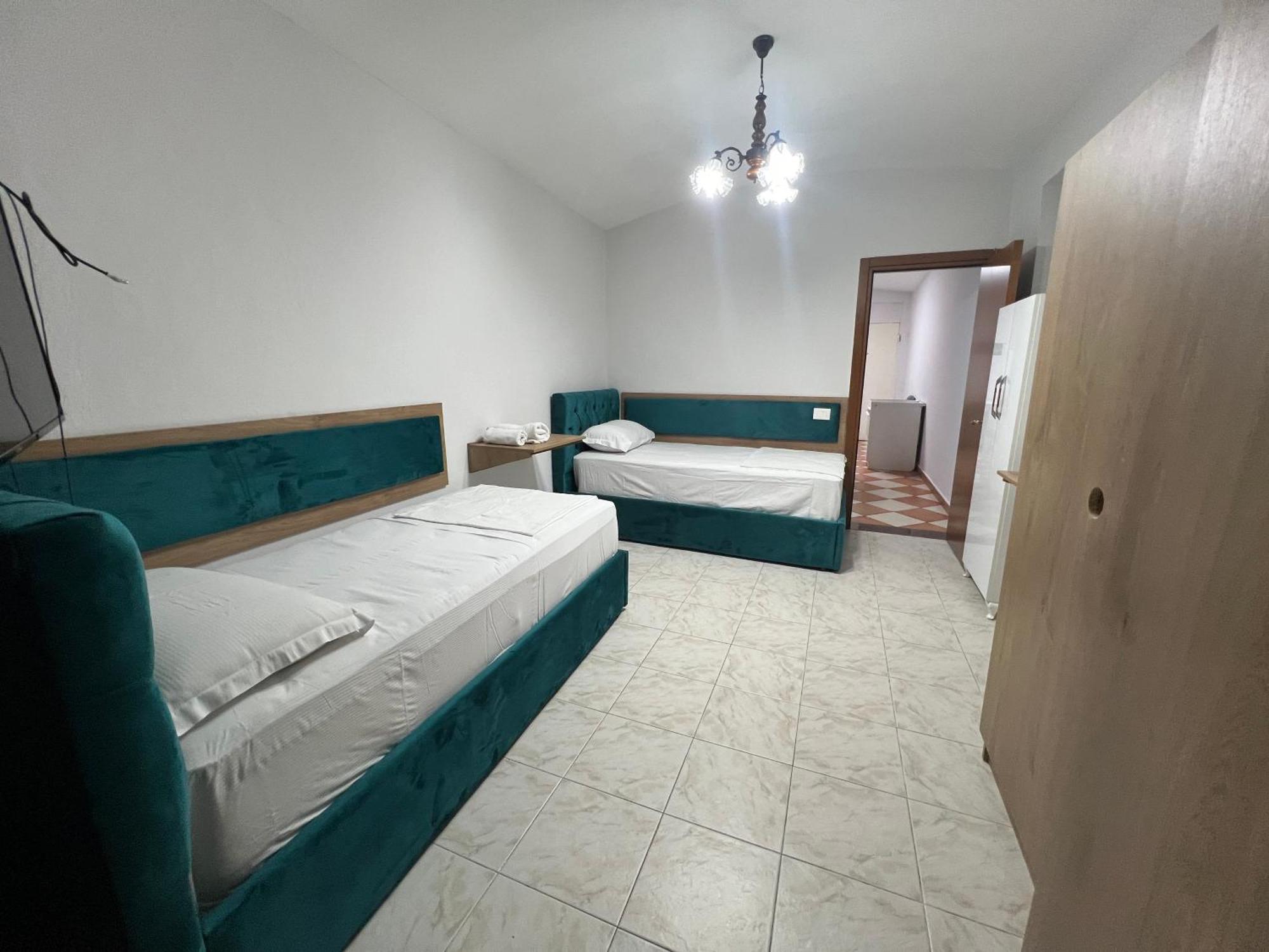 Sisterhood Hostel-Female Only Tirana Exteriör bild