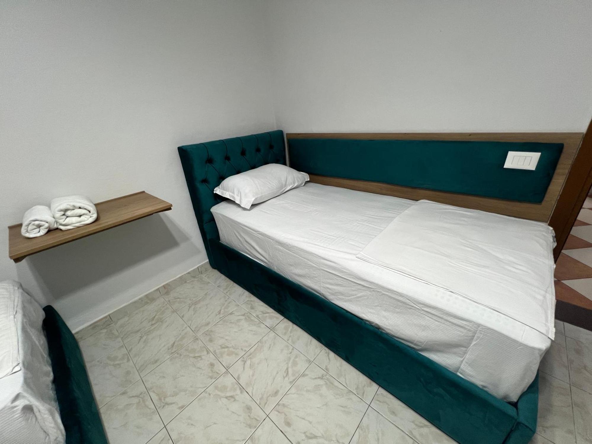 Sisterhood Hostel-Female Only Tirana Exteriör bild