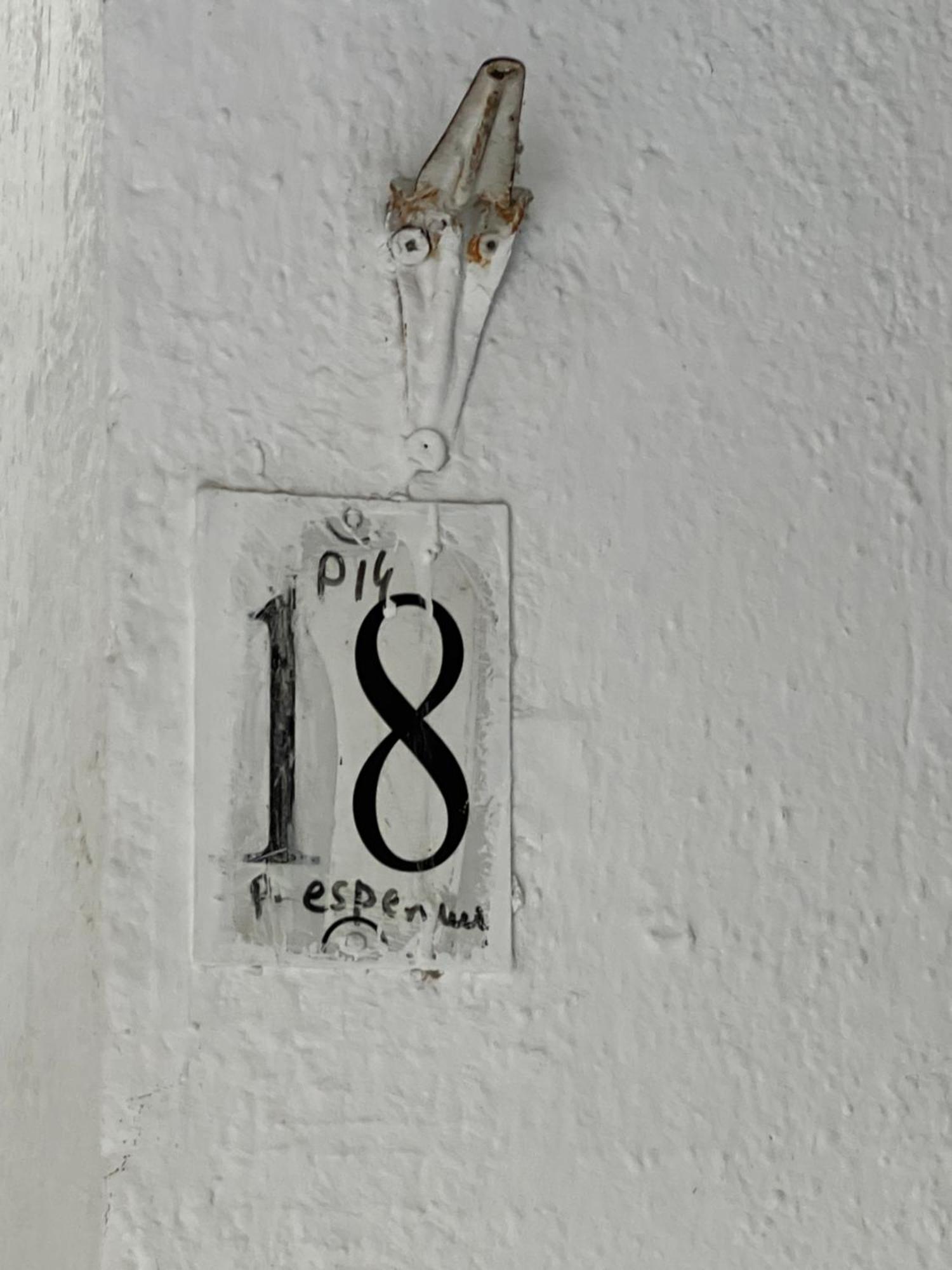 Sisterhood Hostel-Female Only Tirana Exteriör bild